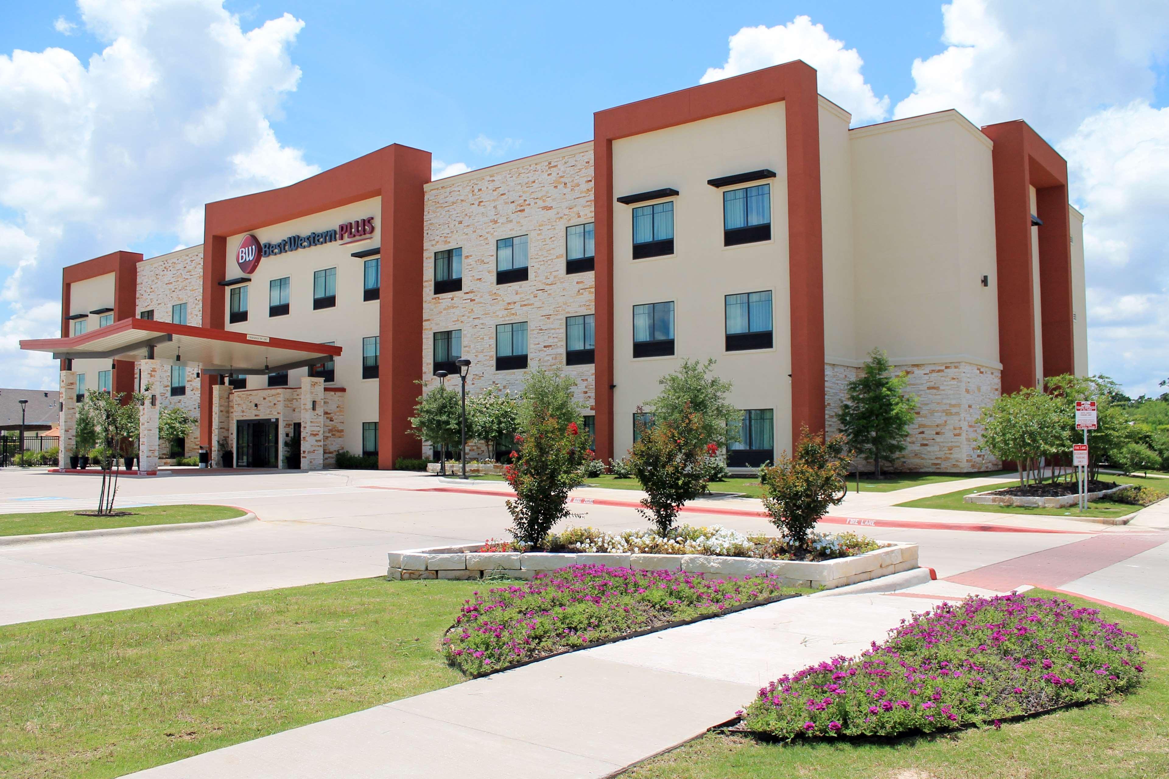 Best Western Plus College Station Inn & Suites Exterior photo