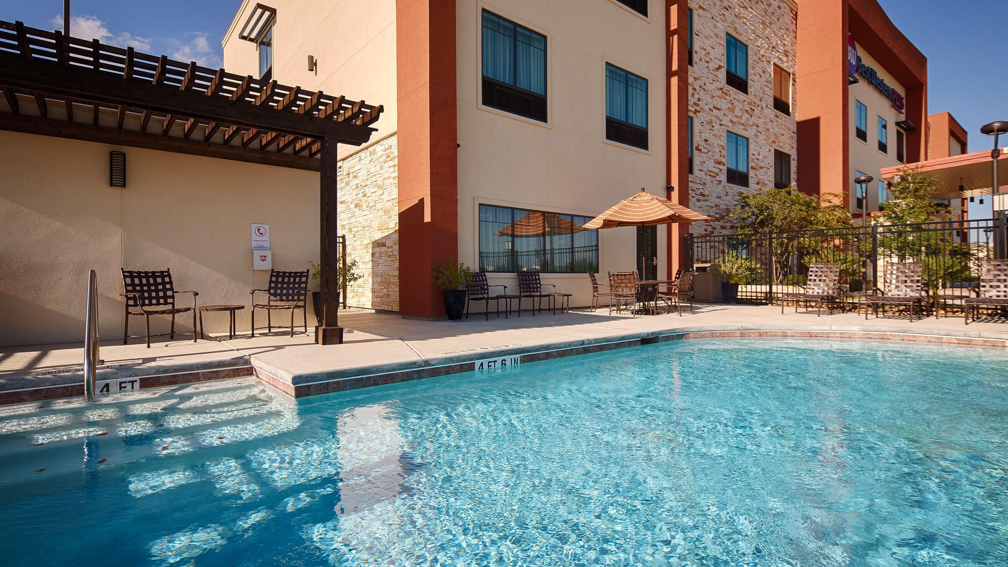 Best Western Plus College Station Inn & Suites Exterior photo