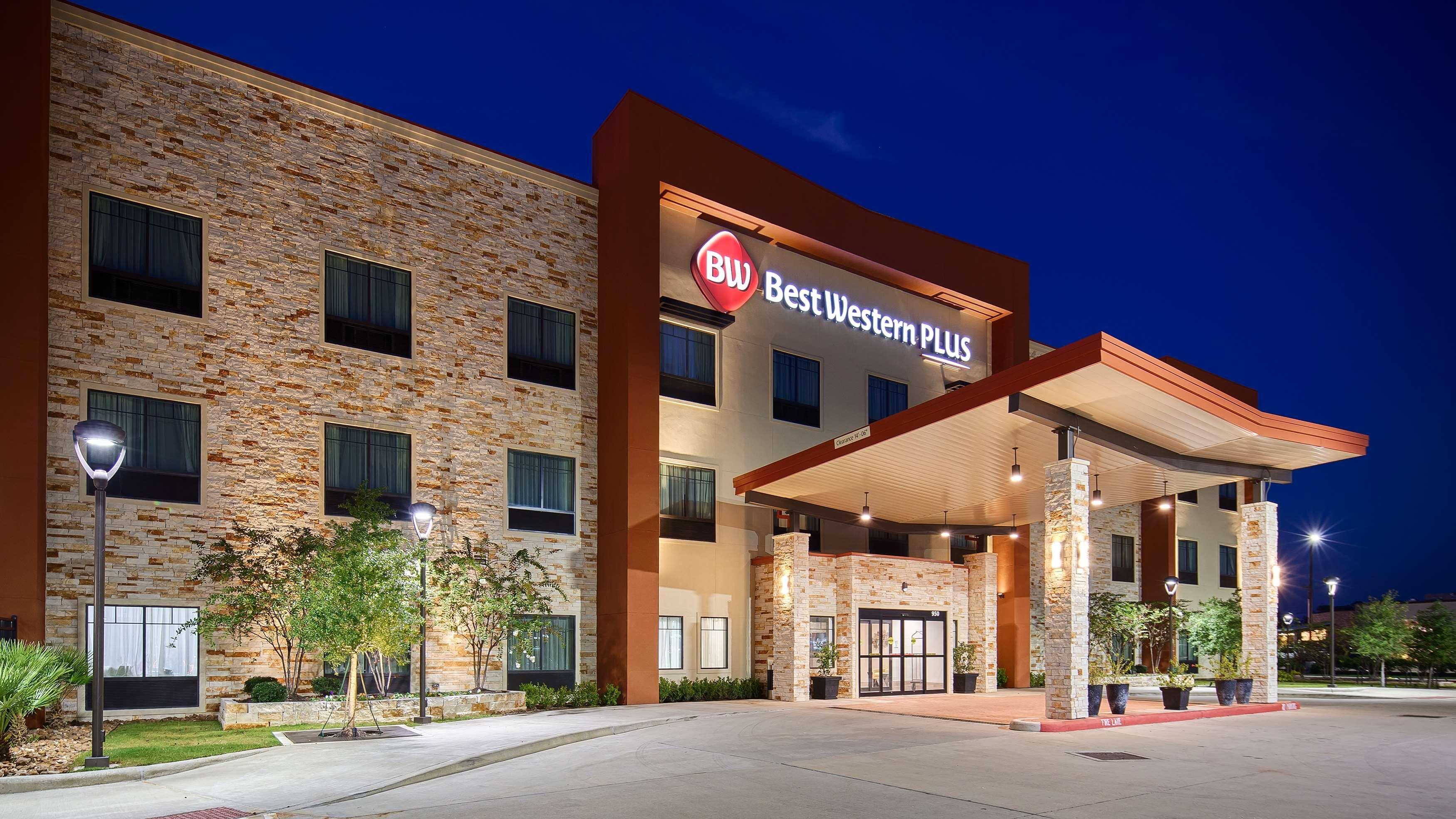 Best Western Plus College Station Inn & Suites Exterior photo